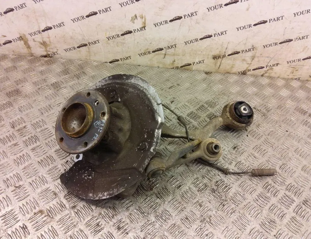 BMW 1 Series E81/E82/E87/E88 (2004-2013) Front Right Wheel Hub 6764444 33224711