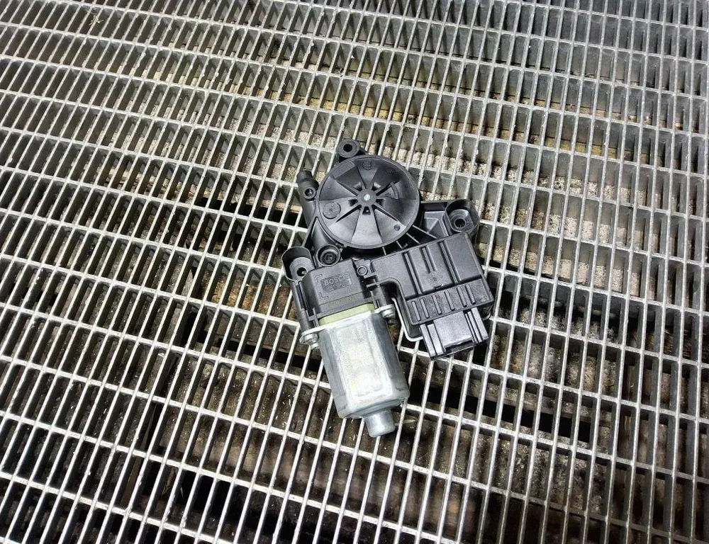 SEAT Arona 1 generation (2017-2024) Маторчик стеклоподъемника передней левой двери 2Q2959406C 33225058