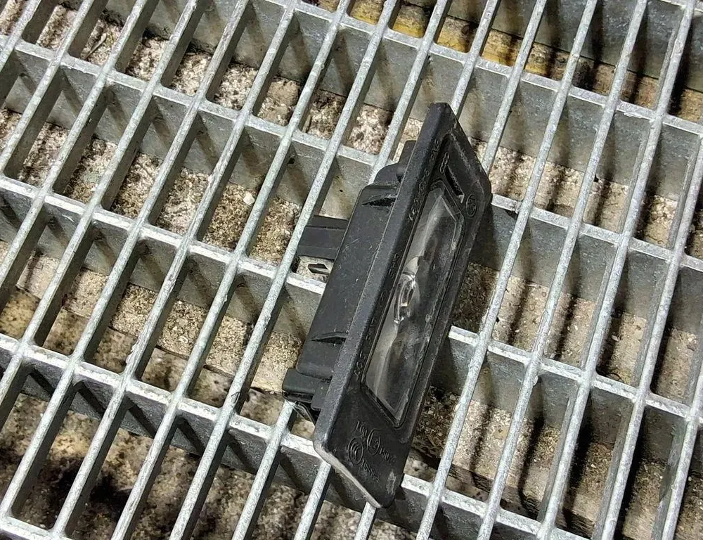 SEAT Arona 1 generation (2017-2024) Освещение номерного знака 5NA943021 33225076