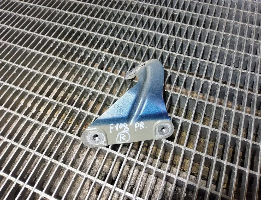 SEAT Arona 1 generation (2017-2024) Priekšējā labā spārna kronšteins 6F9821168A 33225082