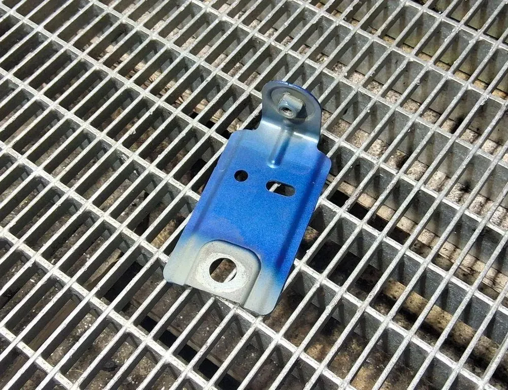 SEAT Arona 1 generation (2017-2024) Priekšējā kreisā spārna kronšteins 6F0821431B 33225091