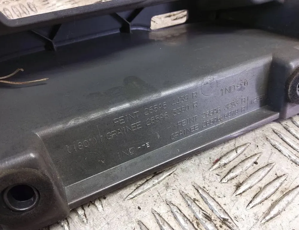 RENAULT Trafic 3 generation (2014-2023) Rear light contacts 33400586