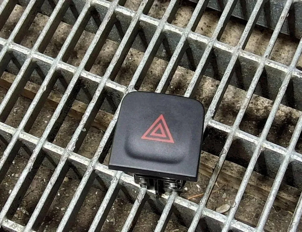 RENAULT Kadjar 1 generation (2015-2024) Avārijas poga 252900624R,10108023 33401145