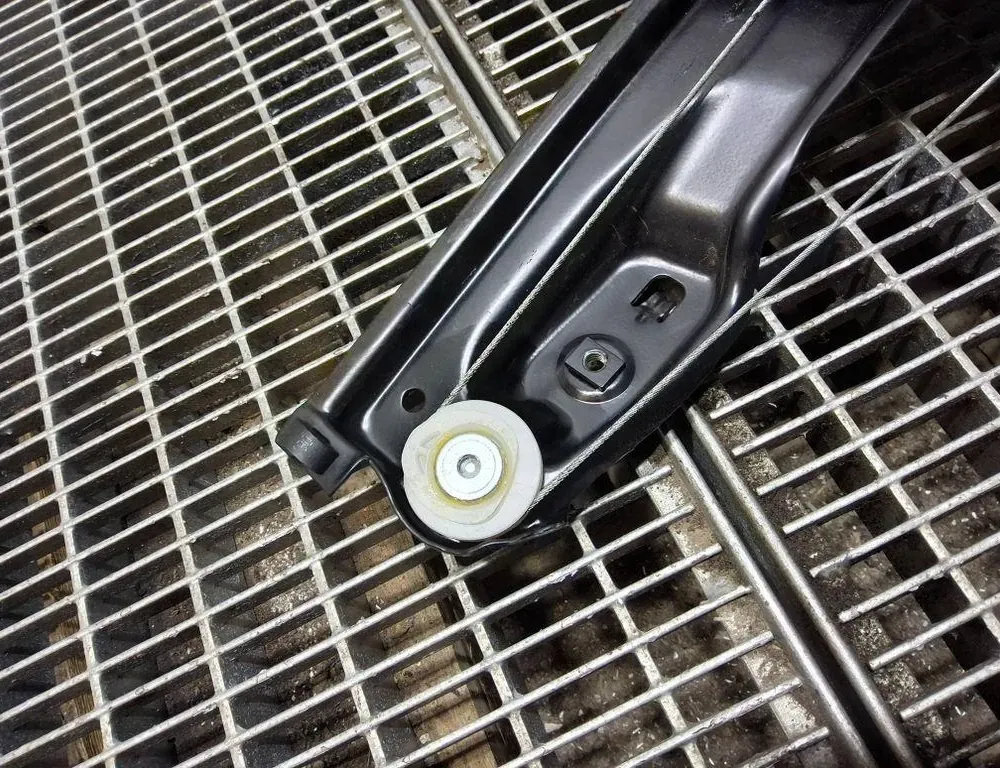 RENAULT Kadjar 1 generation (2015-2024) Priekšējo kreiso durvju logu pacēlājs 807215503R 33401147