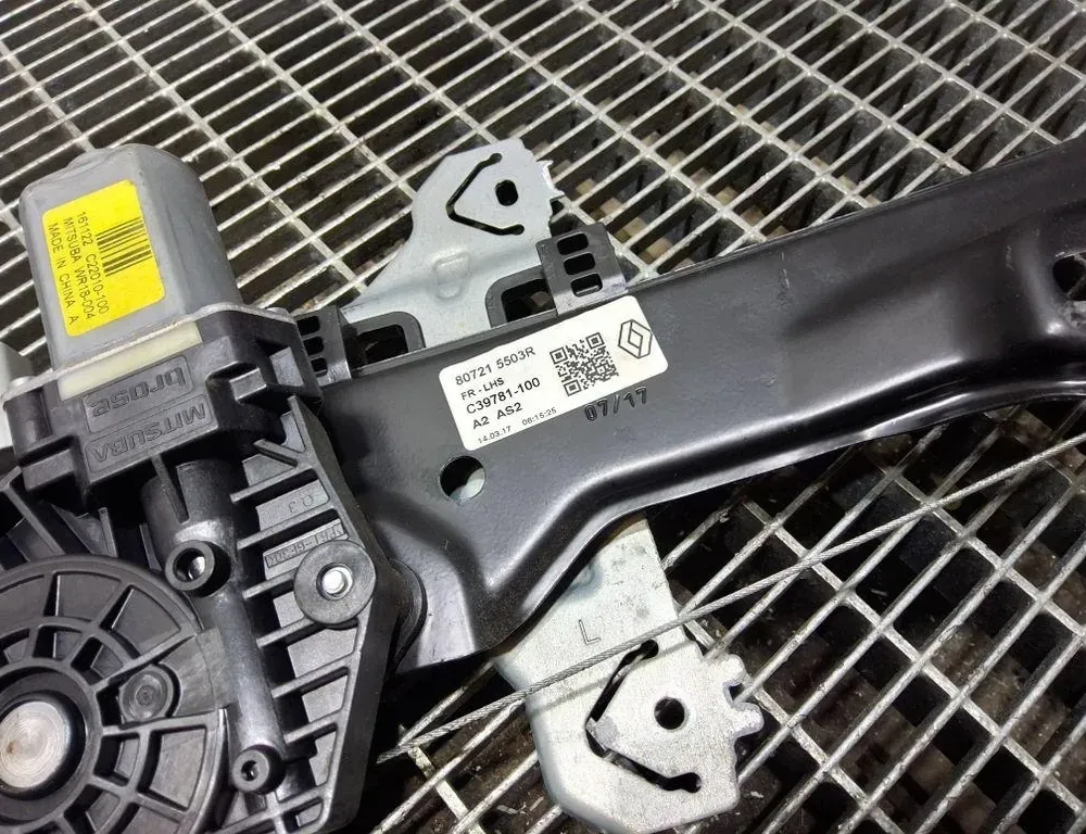 RENAULT Kadjar 1 generation (2015-2024) Priekšējo kreiso durvju logu pacēlājs 807215503R 33401147