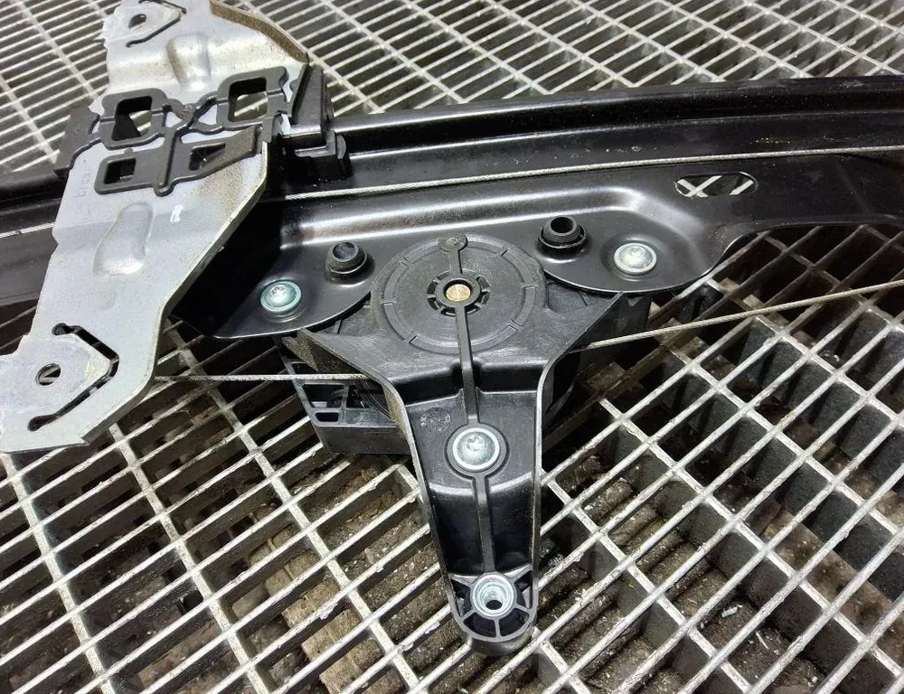 RENAULT Kadjar 1 generation (2015-2024) Priekšējo kreiso durvju logu pacēlājs 807215503R 33401147