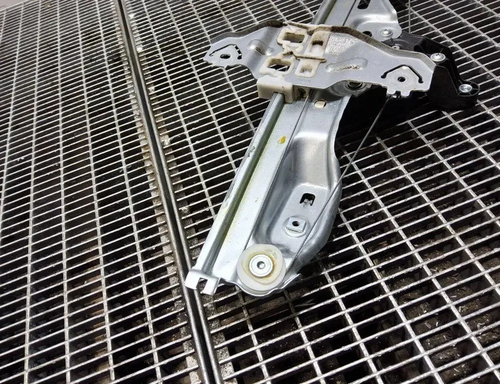 RENAULT Kadjar 1 generation (2015-2024) Aizmugurējo kreiso durvju logu pacēlājs 827014EA0A 33401170