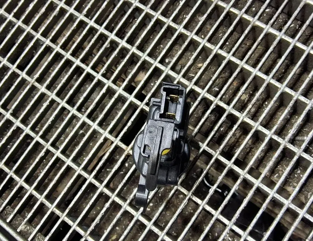 RENAULT Captur 1 generation (2013-2019) Degvielas tvertnes vāciņa bloķēšana 8200312600 33401672