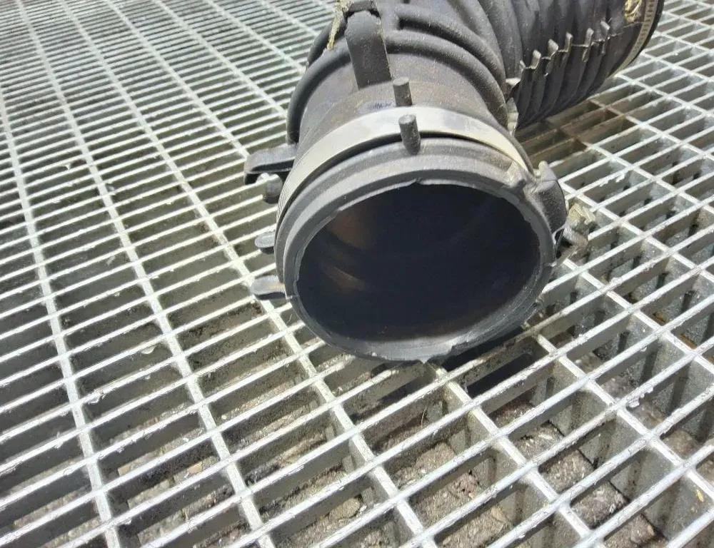 RENAULT Captur 1 generation (2013-2019) шланг радиатора интеркулера 165758885R 33401705