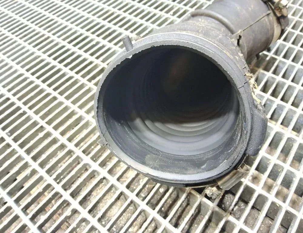 RENAULT Captur 1 generation (2013-2019) шланг радиатора интеркулера 165758885R 33401705