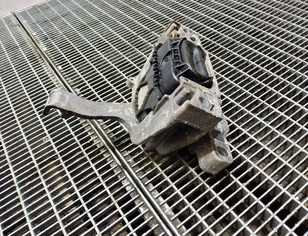 SEAT Leon 3 generation (2012-2020) Priekšējais motora stiprinājums 5Q0199262BJ 33402340