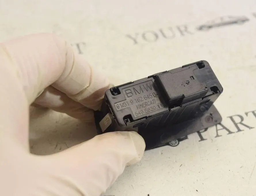 BMW 7 Series F01/F02 (2008-2015) Aizmugurējā vāka atvēršanas poga 9162645 33486972