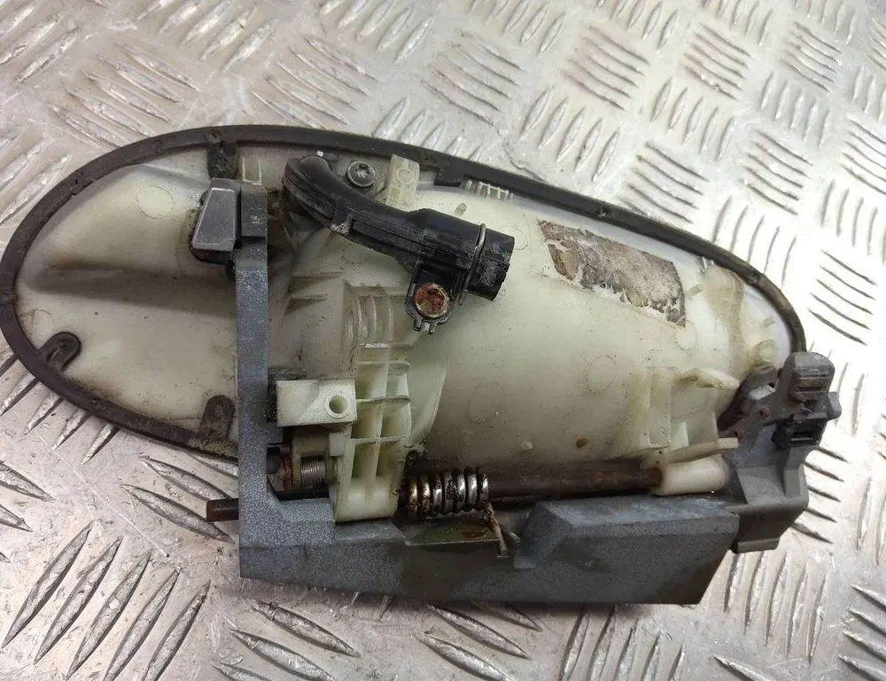 BMW 7 Series E65/E66 (2001-2008) Kreisās puses bīdāmo durvju ārējais rokturis 8379694 33490033