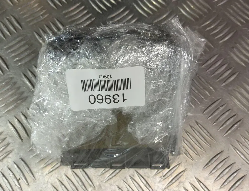 MAZDA 6 GH (2007-2013) Вентиляционные отверстия в приборной панели GS1DGM931 33490332