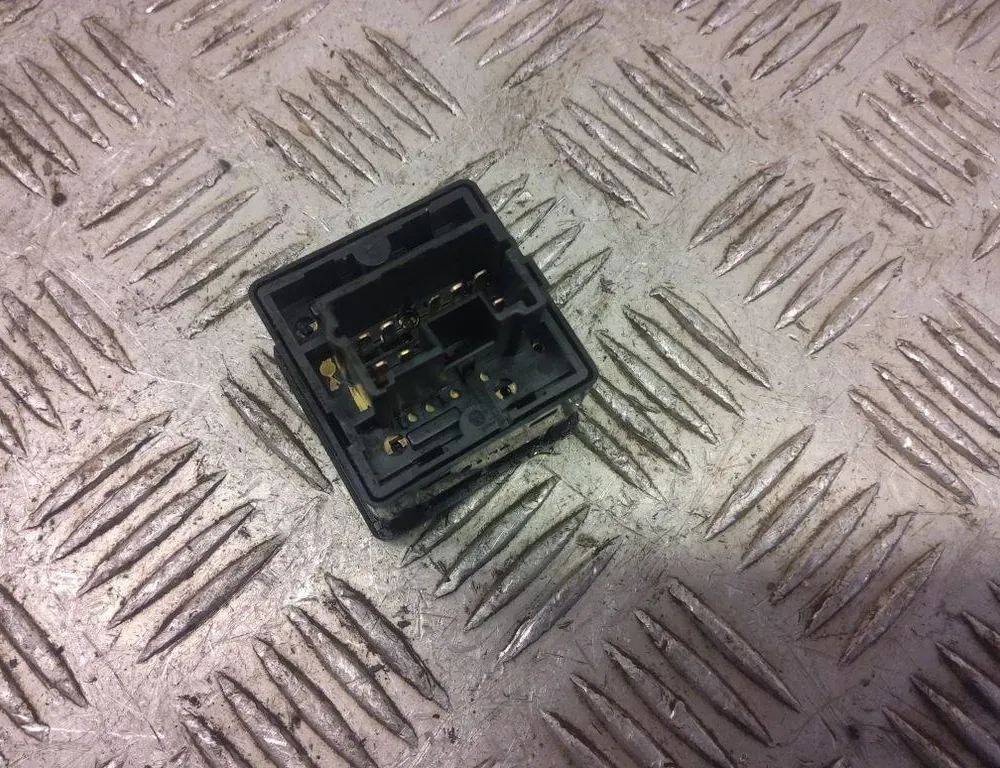 MITSUBISHI Outlander 3 generation (2012-2023) Sēdekļa apsildes poga 33491251