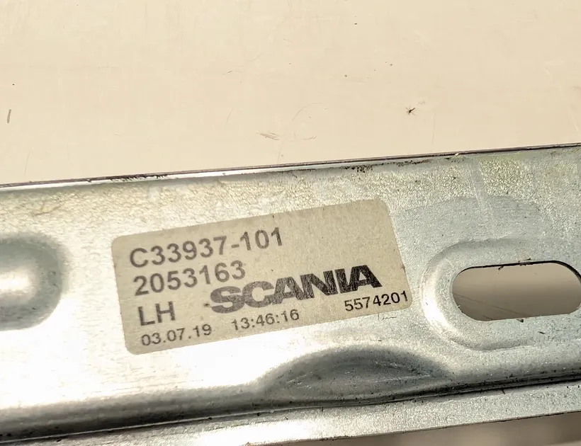 SCANIA P,G,R,T - series (2003-present) Стеклоподъемник передней левой двери 2053163 31680805