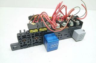 VOLKSWAGEN Passat B5 (1996-2005) Fuse box 8L0941822A 31385542