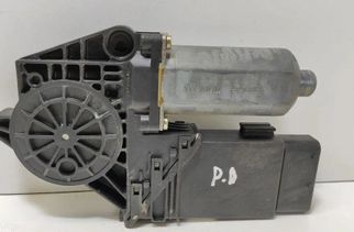 VOLKSWAGEN Passat B7 (2010-2015) Front Left Door Window Regulator Motor 0130821694 31396561