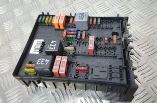 AUDI A3 8P (2003-2013) Блок предохранителей 1K0937124H 31402130