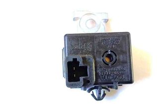 TOYOTA Avensis Verso 1 generation (2001-2003) Relejs 8665041010 31403037