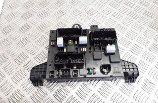 OPEL Zafira C (2012-2016) Fuse box 13368653,13361776,13361777,365927271 32863713