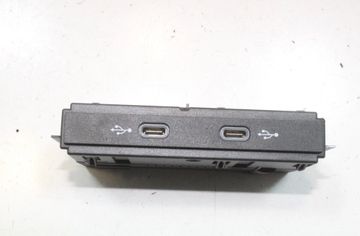 VOLKSWAGEN Golf 8 generation (2019-2023) USB 5NA035700 31946249