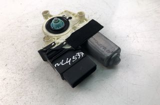 SEAT Altea 1 generation (2004-2013) Priekšējo labo durvju logu pacelšanas motorīts 5P0839401 18322706