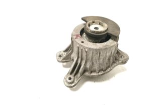 MERCEDES-BENZ C-Class W205/S205/C205 (2014-2023) Dzinēja stiprinājums/spilvens kreisajā pusē A2132400500 32999702