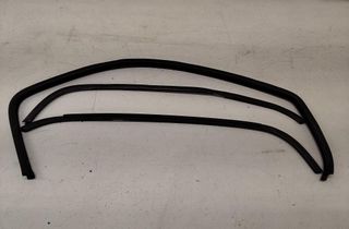 OPEL Vivaro A (2002-2006) Front Left Door Window Strip 8010000Q0E 32746200