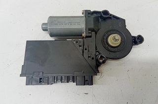 VOLKSWAGEN Touareg 1 generation (2002-2010) Aizmugurējo labo durvju loga vadības motorīts 7L0959704B 32788736