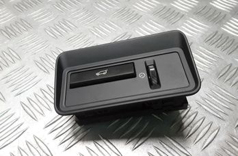 LAND ROVER Range Rover 4 generation (2012-2022) Aizmugurējā vāka atvēršanas poga CPLA11654CA 28424028