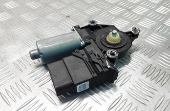 VOLKSWAGEN Golf Plus 1 generation (2004-2009) Маторчик стеклоподъемника задней правой двери 5M0839402C 30007673