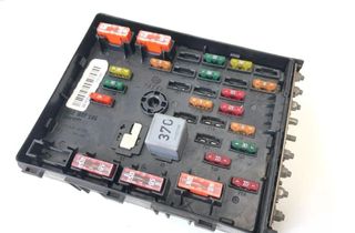 VOLKSWAGEN Passat B5 (1996-2005) Fuse box 3C0937125 31274413