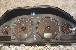 VOLVO V70 2 generation (2000-2008) Speedometer 8691648 31603736
