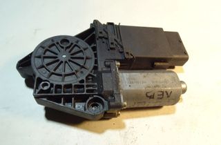 VOLKSWAGEN Passat B5 (1996-2005) Priekšējo kreiso durvju logu pacēlāja motorīts 0130821695 13961693