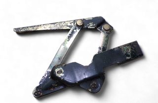 AUDI 100 S3 (1982-1990) Priekšējā kreisā pārsega eņģe 33062966