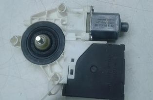 VOLKSWAGEN Tiguan 1 generation (2007-2017) Маторчик стеклоподъемника передней правой двери 5N0959701 14605137