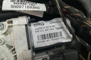 VOLKSWAGEN Tiguan 1 generation (2007-2017) Маторчик стеклоподъемника передней левой двери 5N0959703G 27894085