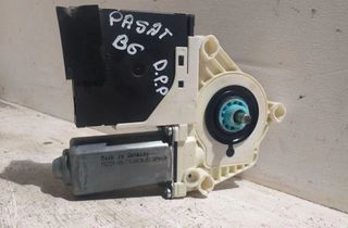 VOLKSWAGEN Passat B7 (2010-2015) Priekšējo kreiso durvju logu pacēlāja motorīts 1K0959792L,1K0959702P 31452464