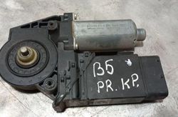 VOLKSWAGEN Passat B5 (1996-2005) Priekšējo kreiso durvju logu pacēlāja motorīts 0130821695,3B4837751BA 31478289