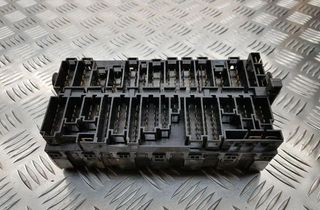 VOLKSWAGEN Passat B5 (1996-2005) Fuse box 357937039 31436483