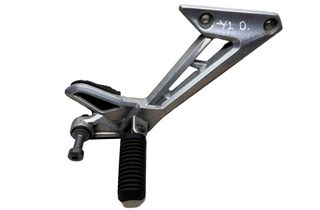 YAMAHA FZS AE (2016-2023) Rear right side footrest peg hanger 28231865
