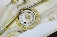 VOLKSWAGEN Jetta 5 generation (2005-2011) Priekšējo labo durvju logu pacēlājs 994856-106 3408357