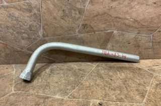 AUDI A8 D4/4H (2010-2018) Ключ для болтов колес 8N0012219 33017006