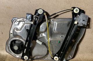 MERCEDES-BENZ CLS-Class C218/X218 (2011-2017) Стеклоподъемник передней левой двери A2188903567 33031805