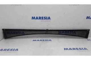 RENAULT Espace 5 generation (2015-2023) Priekšējā stikla tīrītāja apdare / plastmasa 668117583R,668117583 27882788