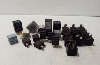 BENTLEY Continental 3 generation (1991-1998) Реле 3B0035731,3D0906383,3D0903291,191906383C,141951253B,3W0907307B,7M0951253A,7M0951253C 32166397