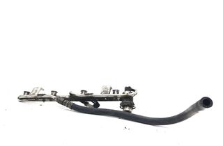 VOLKSWAGEN Passat B5 (1996-2005) Fuel Rail 32863415