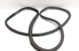 BMW 7 Series F01/F02 (2008-2015) Резиновая прокладка передней правой двери 7177999 33036816