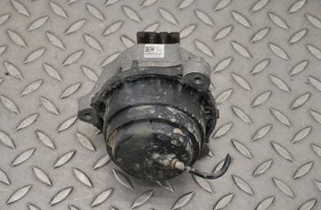 BMW 7 Series G11/G12 (2015-2023) Dzinēja stiprinājums/spilvens labajā pusē 6860478 17225826